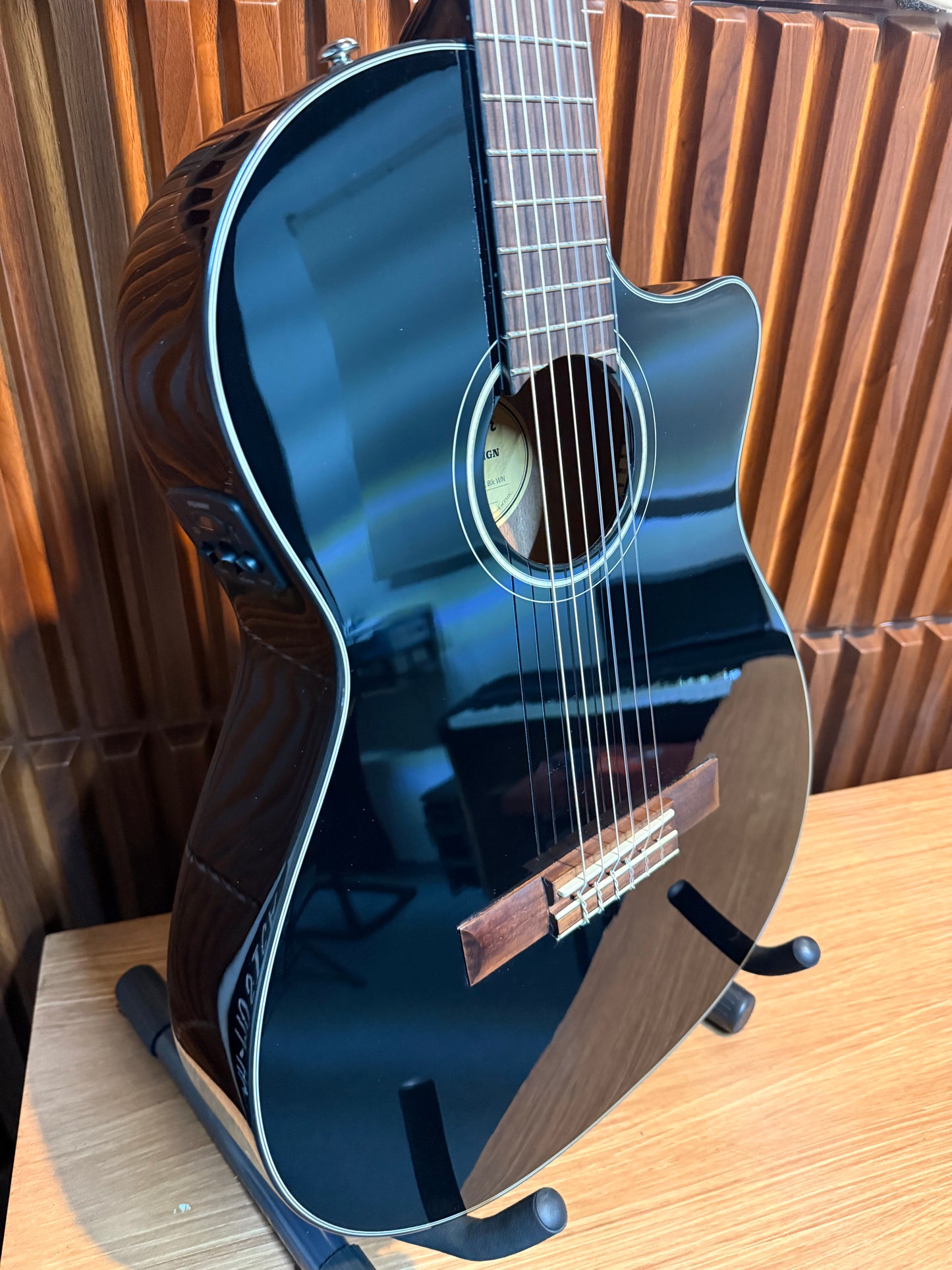 Guitarra Electroacústica Fender CN-140SCE Nylon Thinline Black