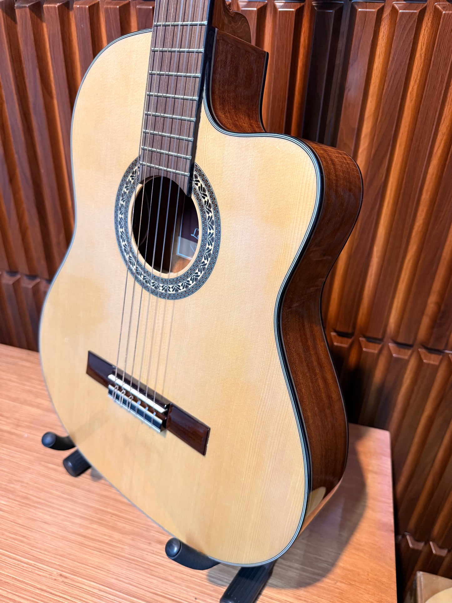 Guitarra Electroacústica La Sevillana UR-6CEQ