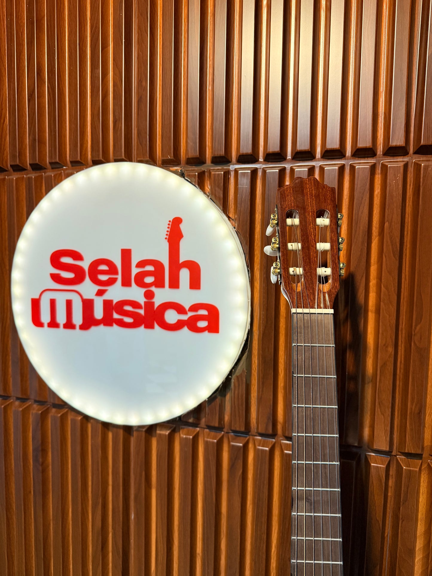 Guitarra Electroacústica La Sevillana UR-6CEQ