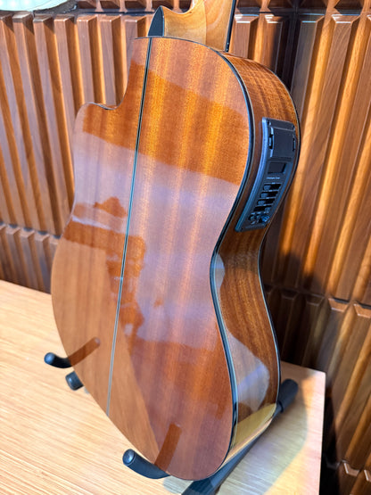 Guitarra Electroacústica La Sevillana UR-6CEQ