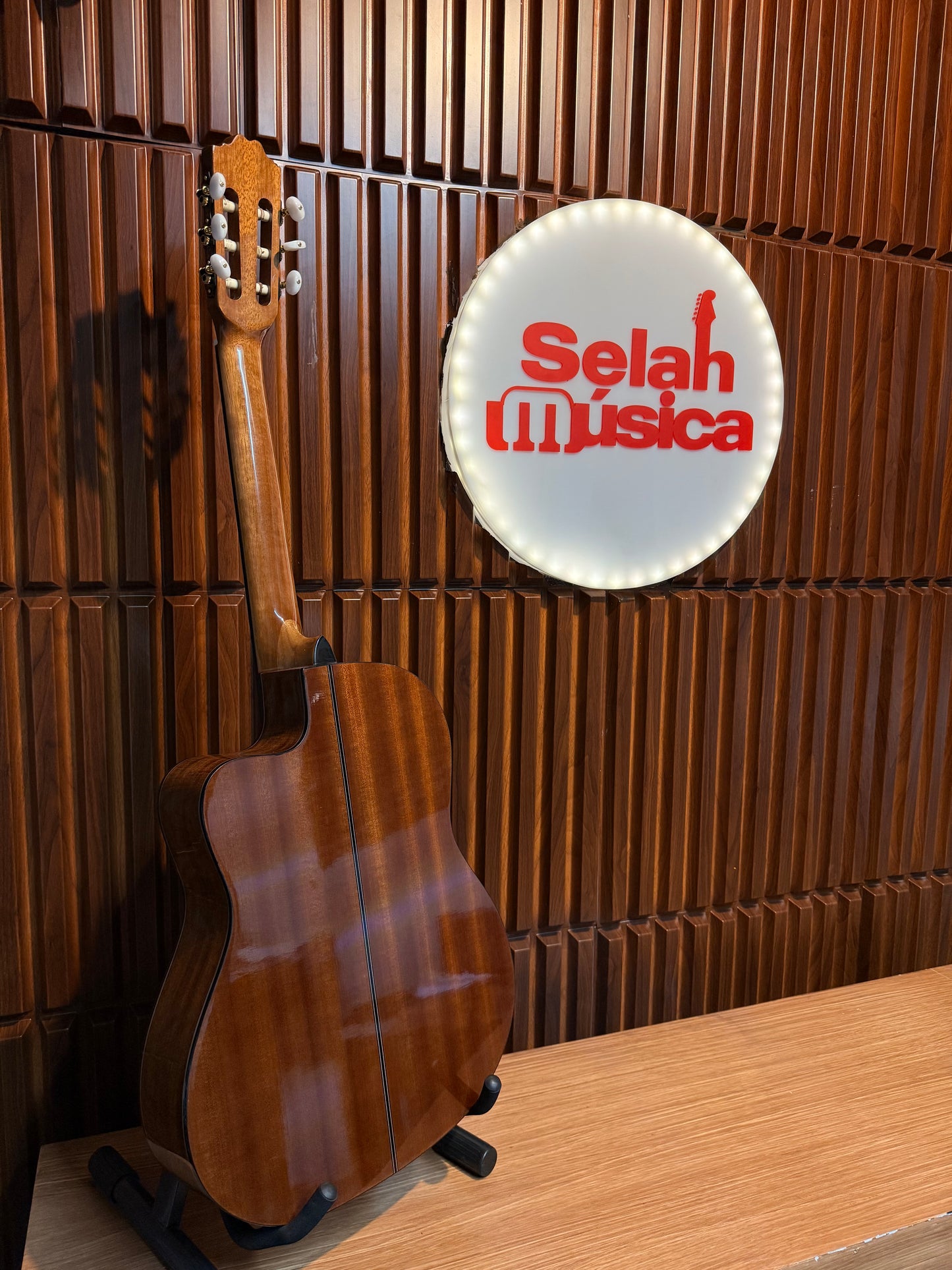 Guitarra Electroacústica La Sevillana UR-6CEQ