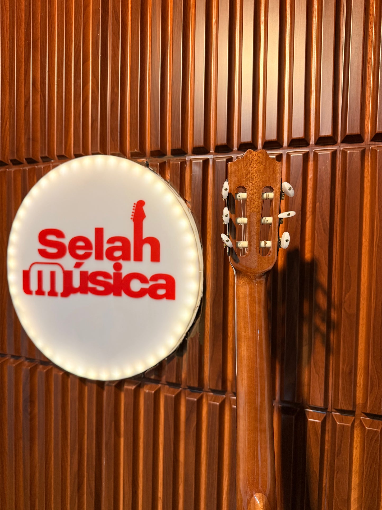 Guitarra Electroacústica La Sevillana UR-6CEQ