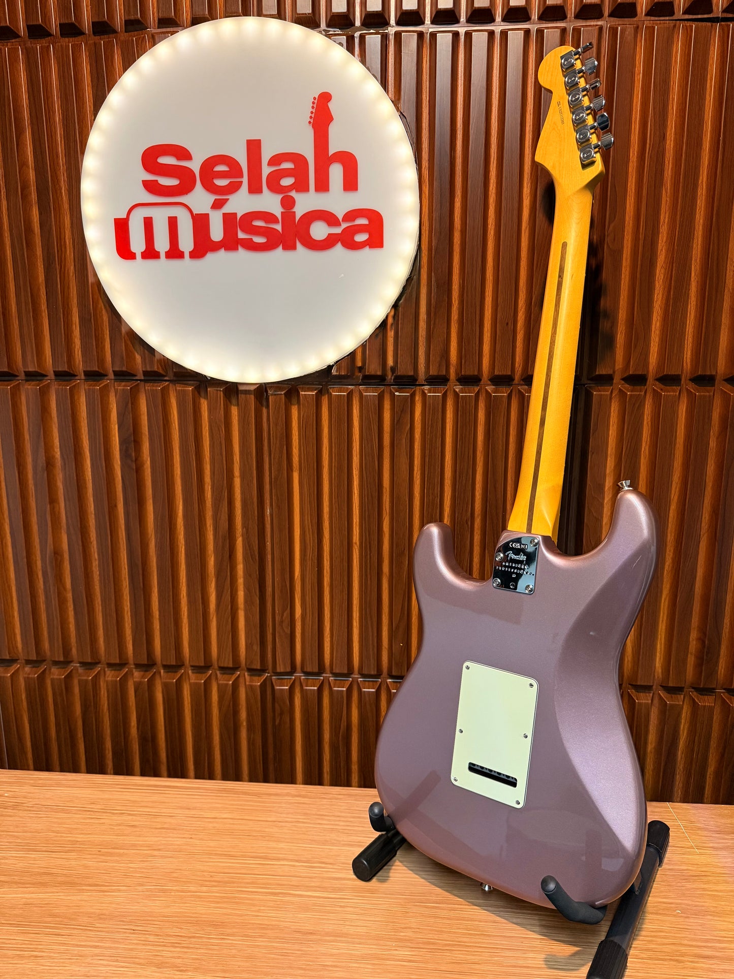 Guitarra Fender American Professional II Limited Edition Stratocaster Burgundy Mist Metallic