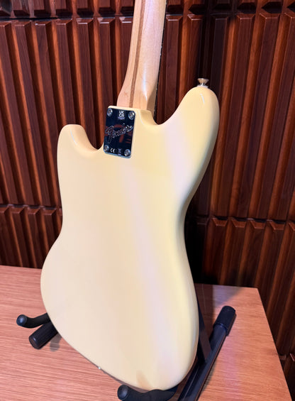 Guitarra Fender American Performer Mustang Vintage White