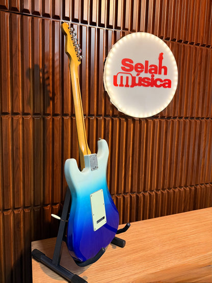 Guitarra Fender Player Plus Stratocaster HSS Belair Blue