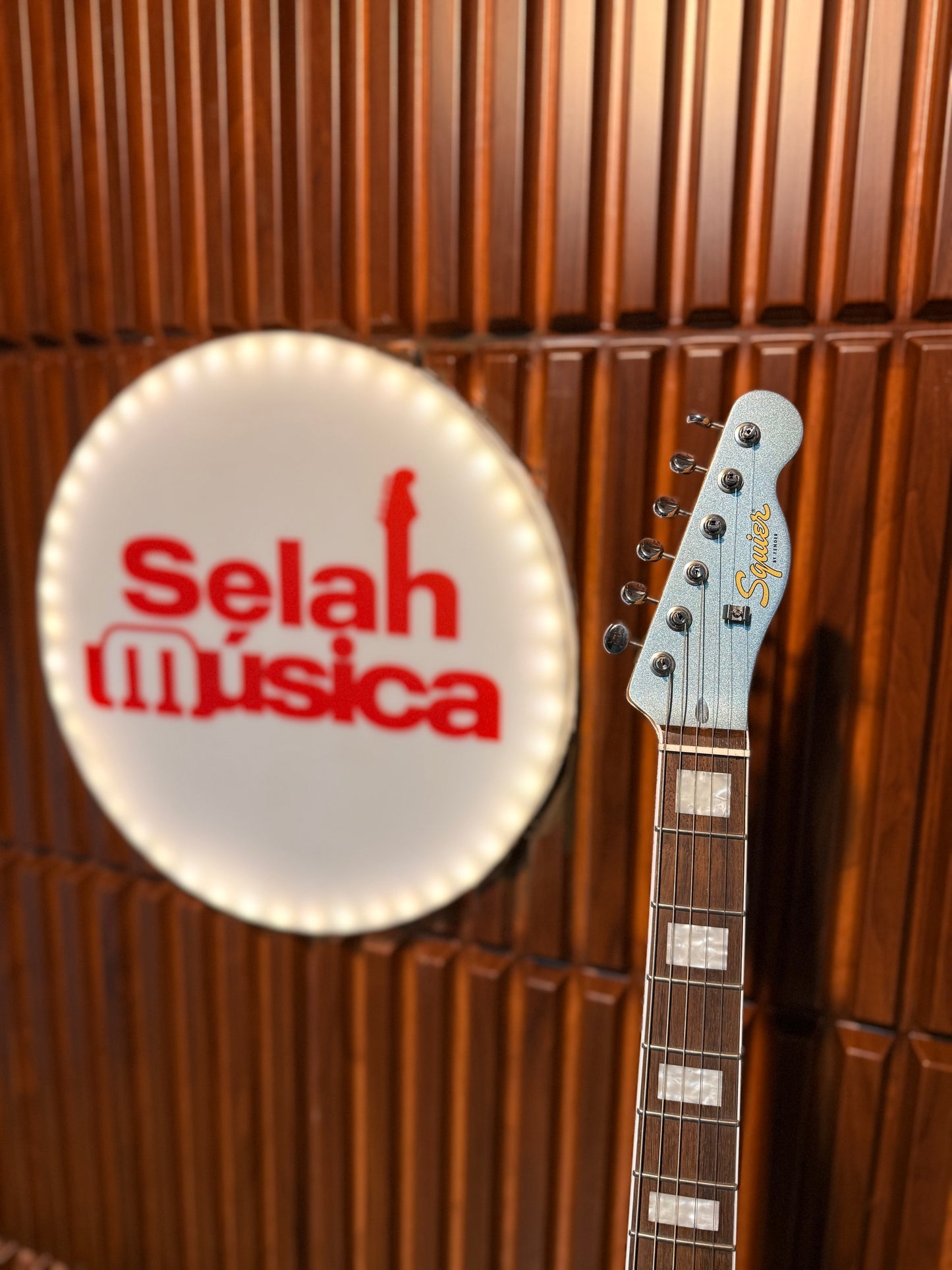 Guitarra Squier Limited Edition Paranormal Offset Telecaster SJ Ice Blue Metallic