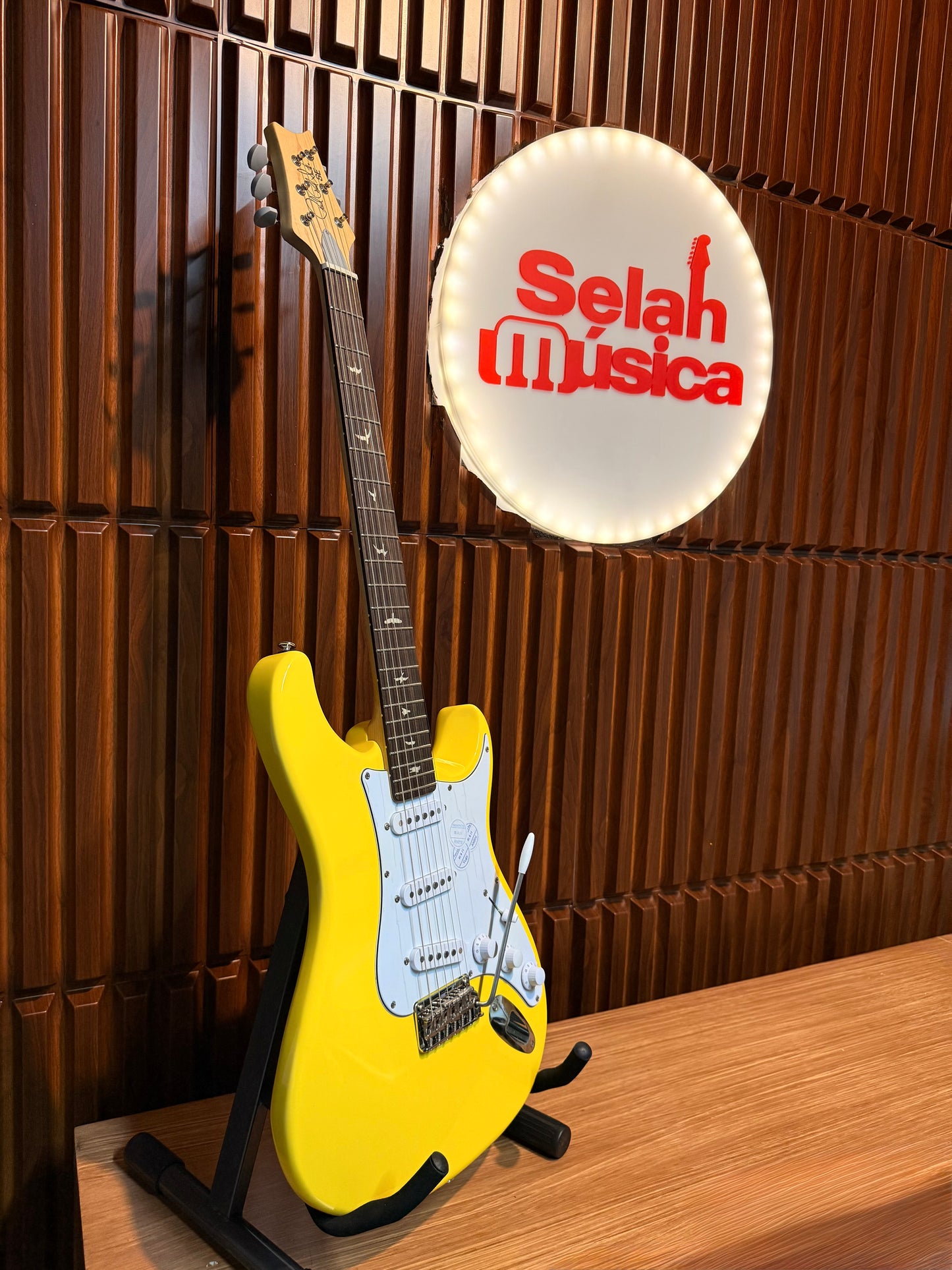Guitarra PRS SE Silver Sky Dandy Lion