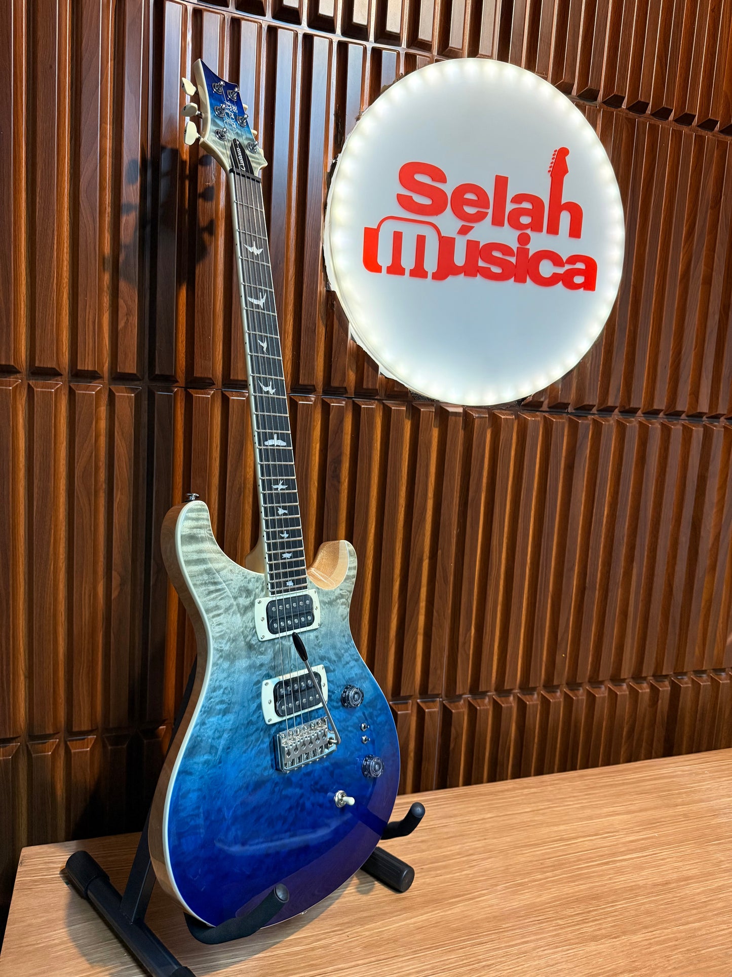 Guitarra PRS SE Custom Blue Fade Finish