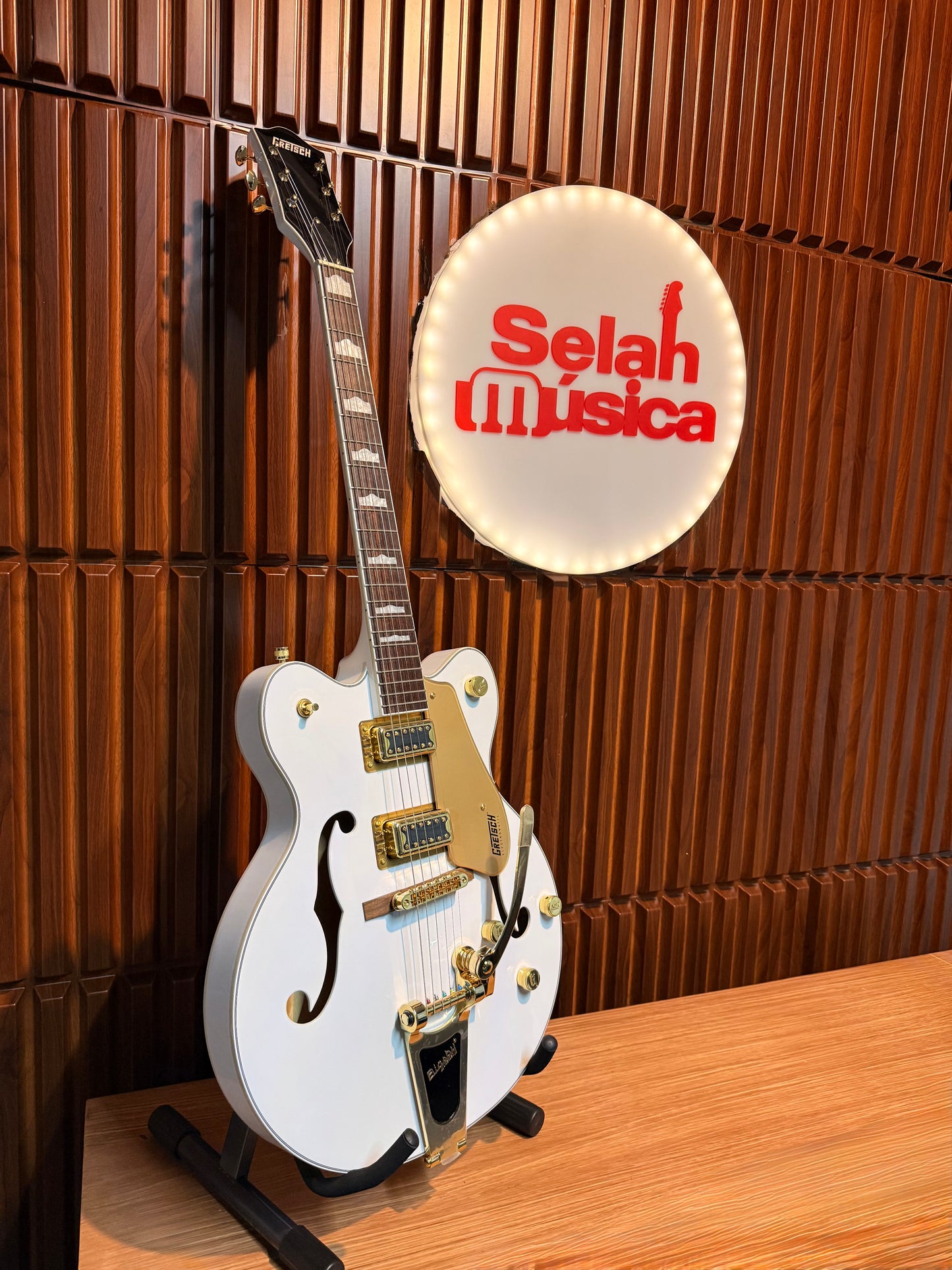 Guitarra Gretsch G5422TG Electromatic Classic Hollow Body White
