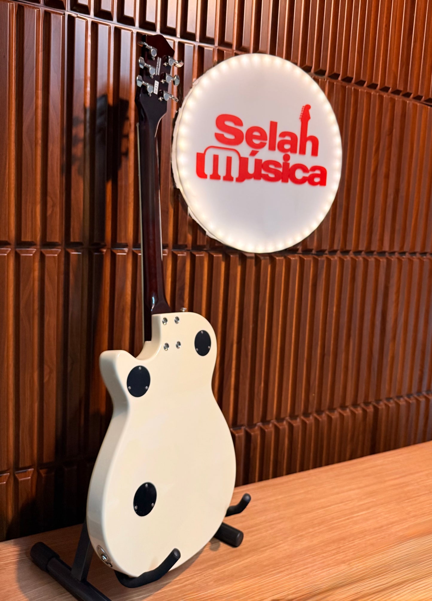 Guitarra Gretsch Streamliner Jet Club Single-Cut Vintage White