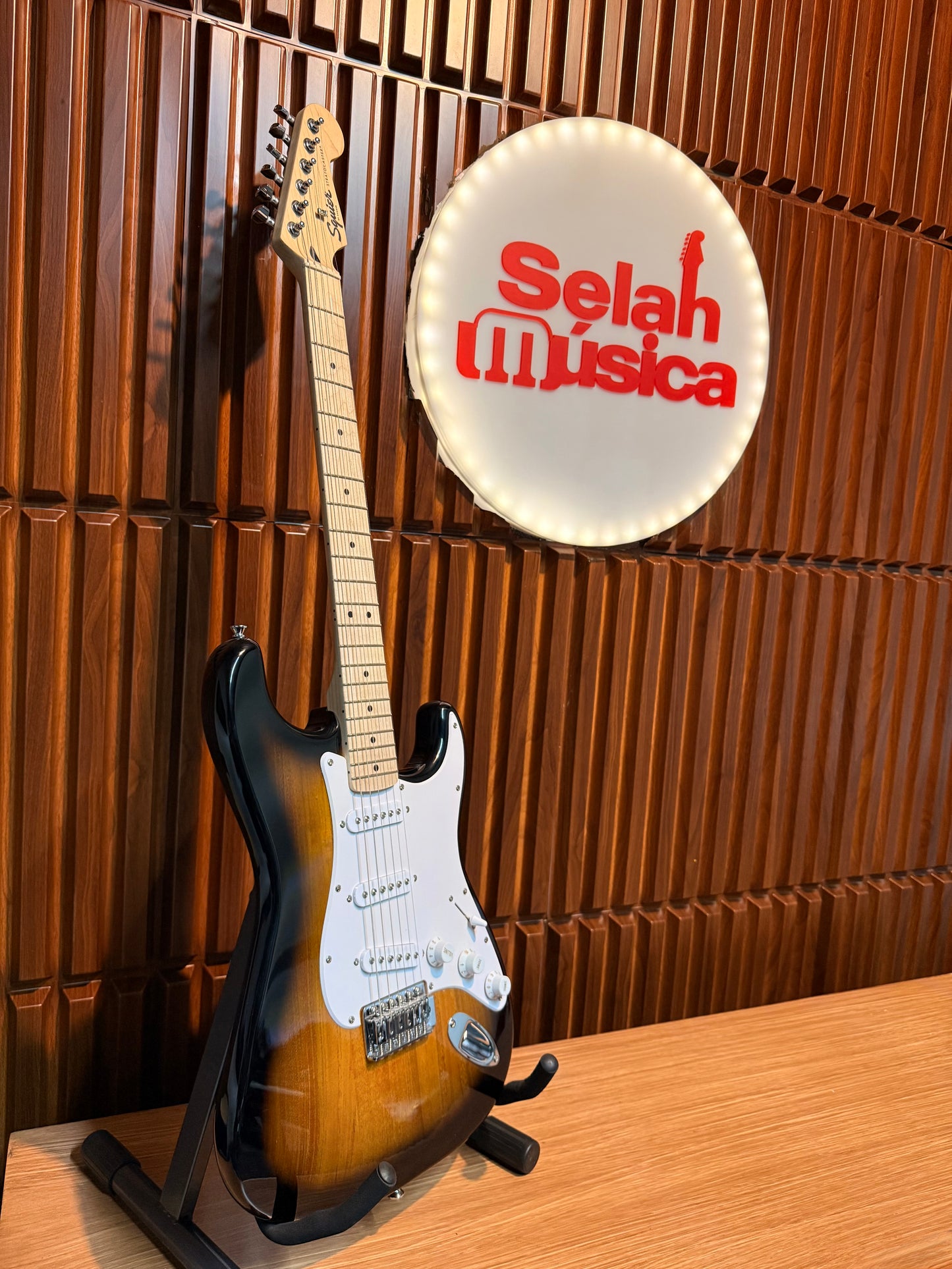 Guitarra Squier Sonic Stratocaster 2-Color Sunburst