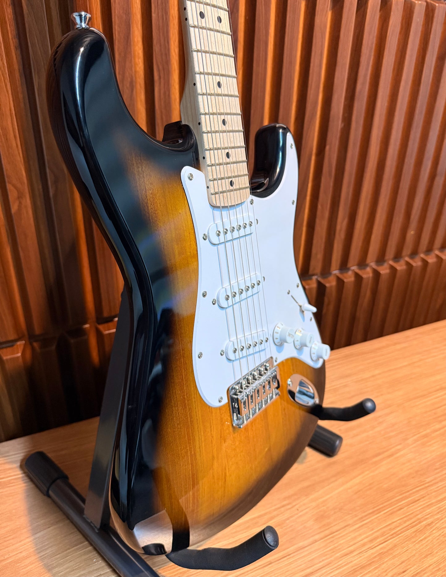 Guitarra Squier Sonic Stratocaster 2-Color Sunburst