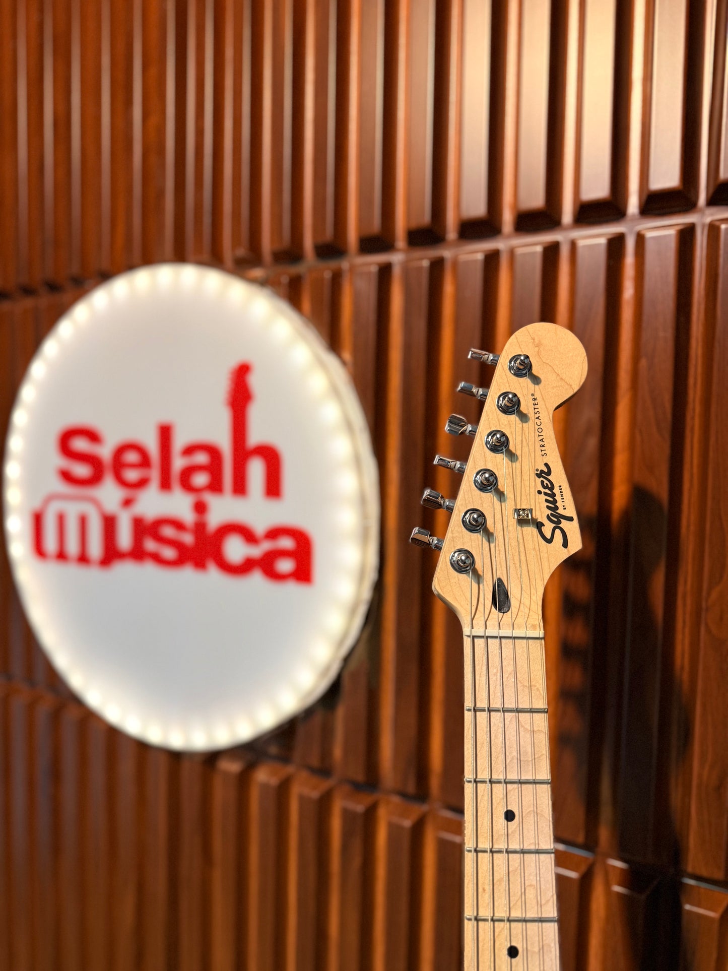 Guitarra Squier Sonic Stratocaster 2-Color Sunburst