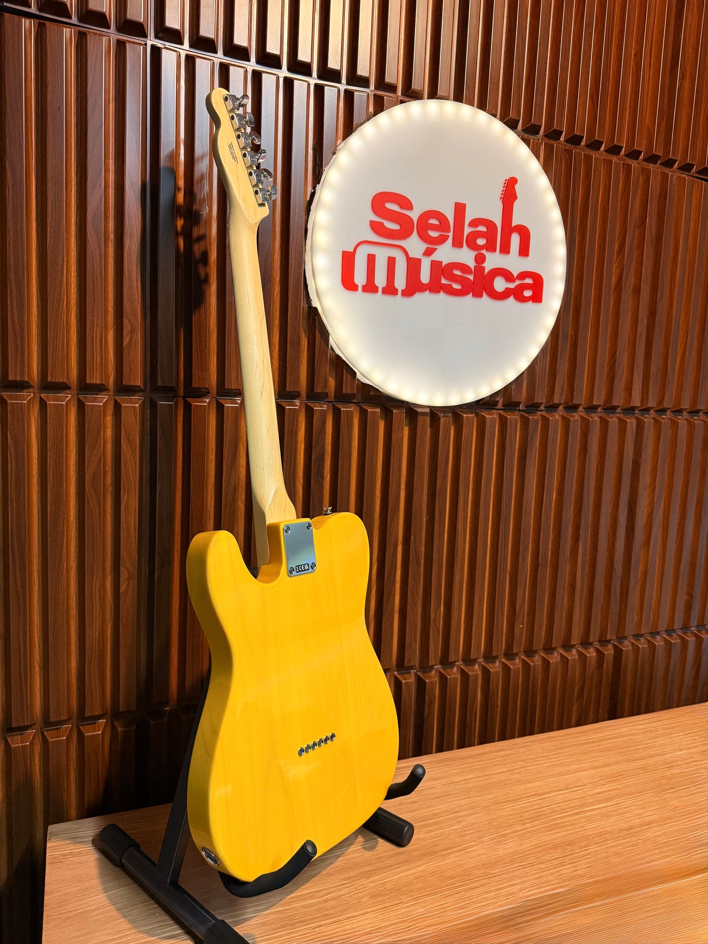 Guitarra  Fender Standard Telecaster Butterscotch Blonde