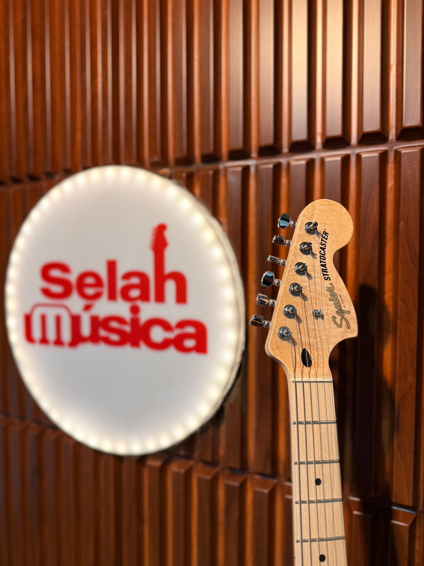 Guitarra Squier Affinity Series Stratocaster FMT HSS – Sienna Sunburst