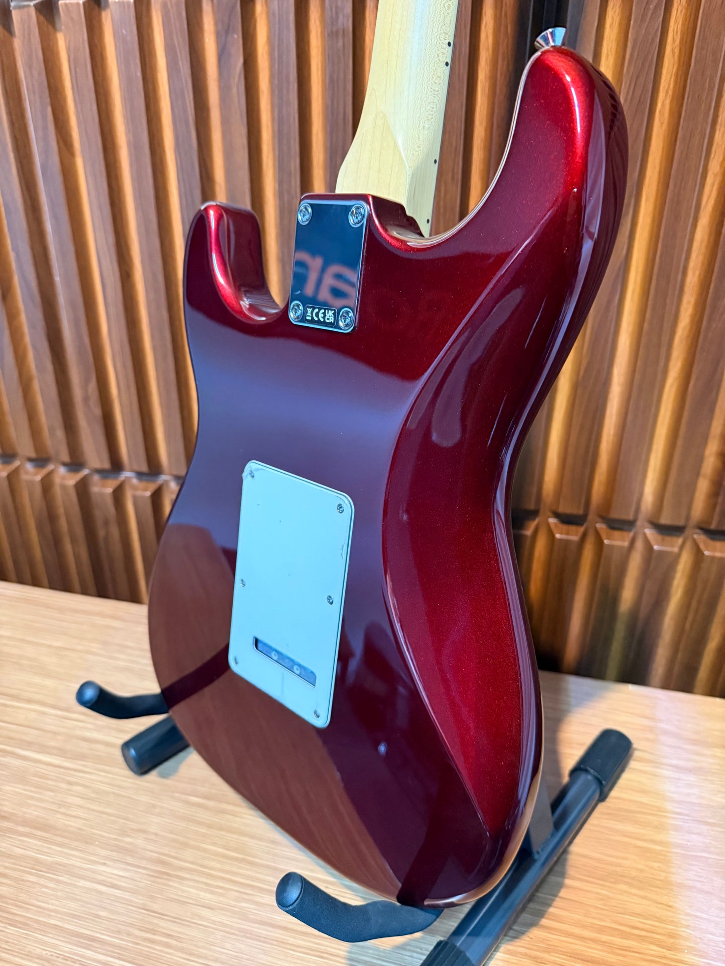 Guitarra Fender Standard Stratocaster – Candy Cola