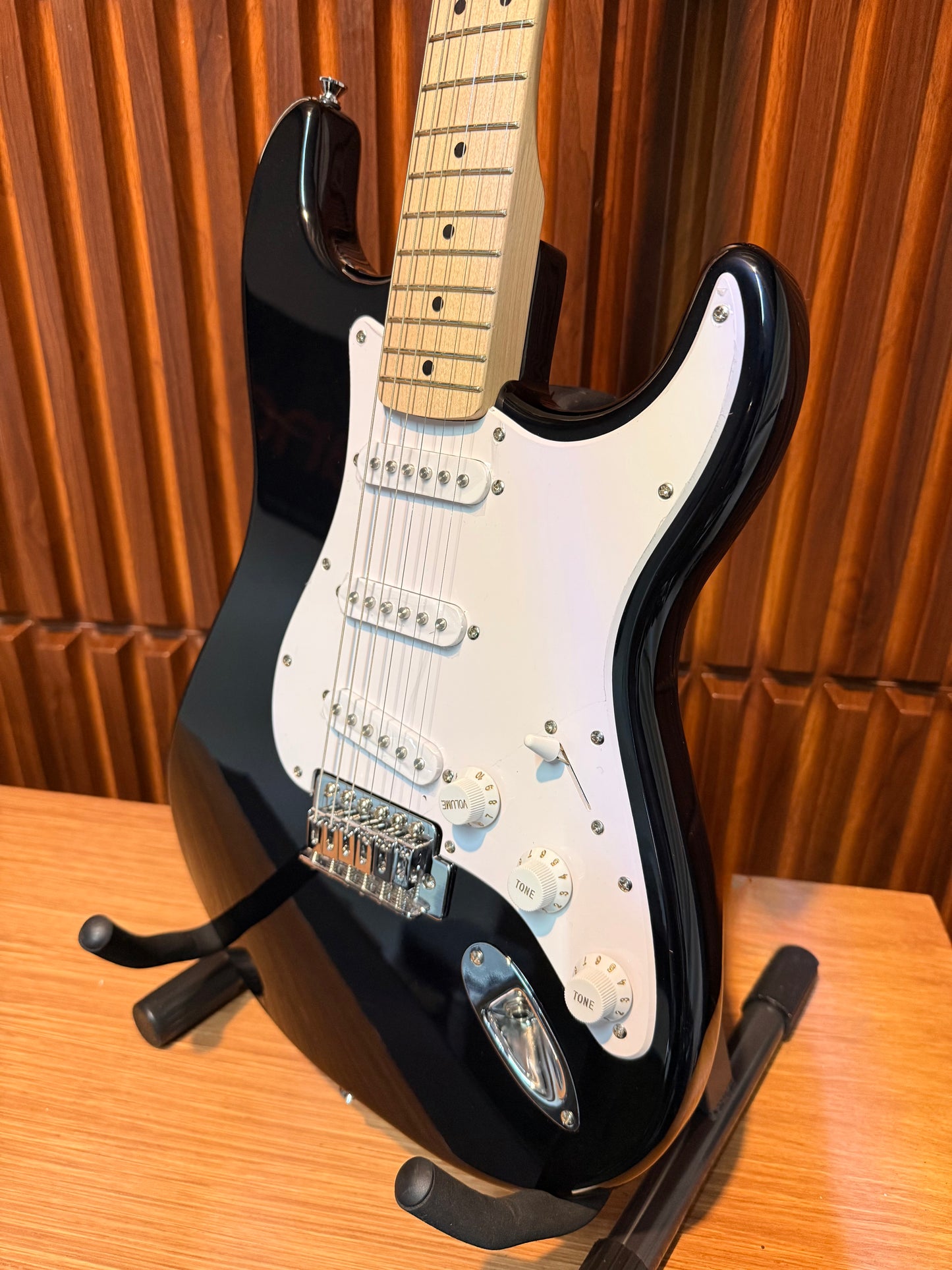 Guitarra Squier Sonic Stratocaster – Negra