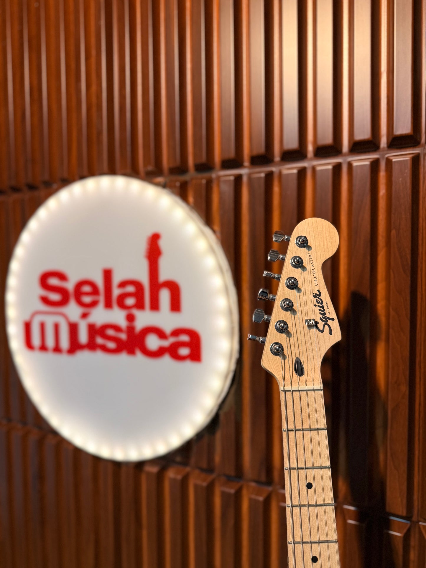 Guitarra Squier Sonic Stratocaster – Negra