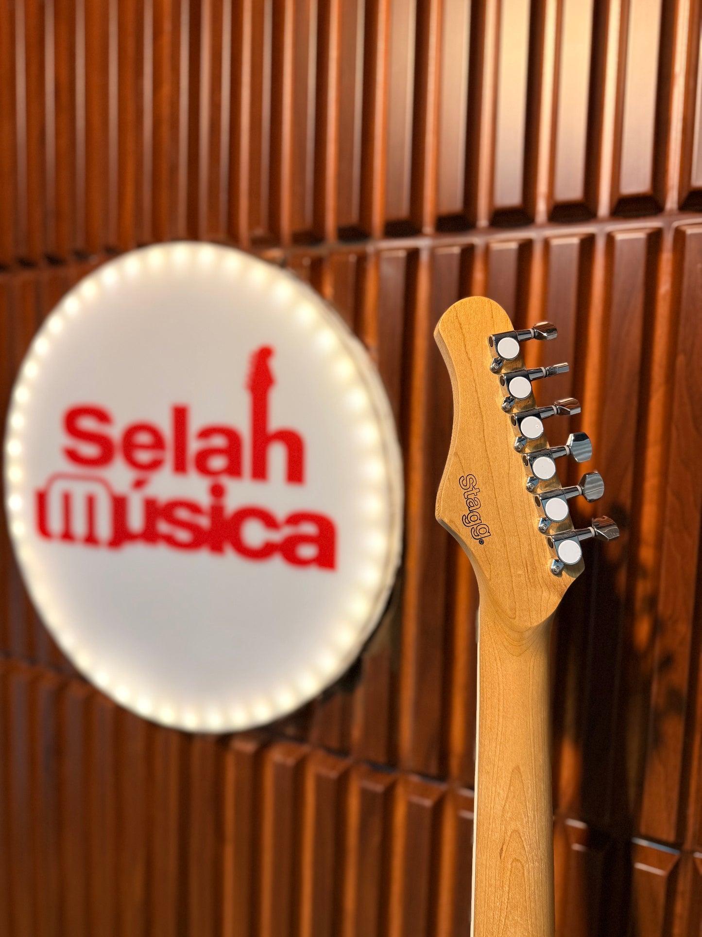 Guitarra Stagg SES-60 – white blonde