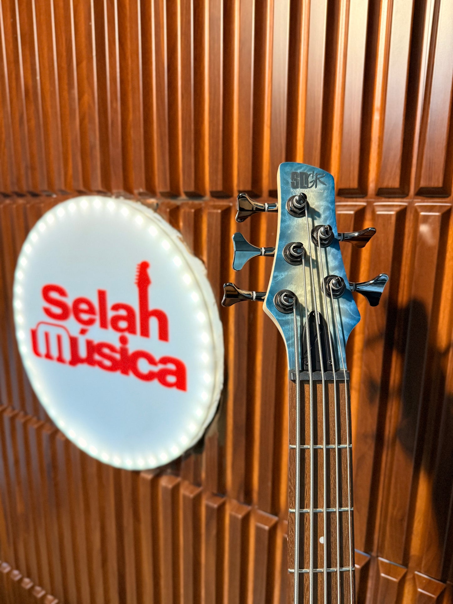 Bajo Eléctrico Ibanez SR405EQM-SCB – Azul Stained Burst Matte