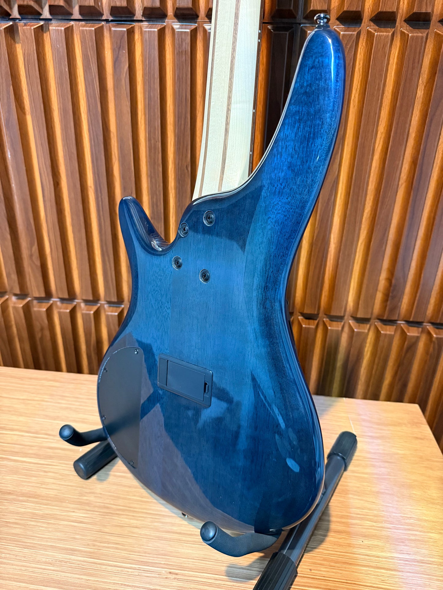 Bajo Eléctrico Ibanez SR405EQM-SCB – Azul Stained Burst Matte