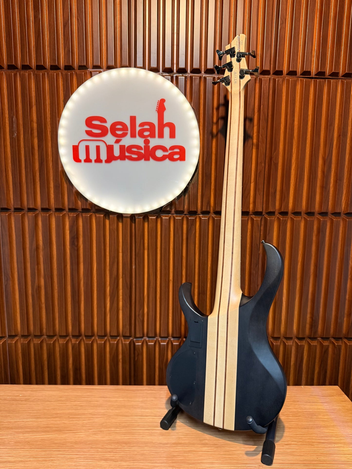 Bajo Eléctrico Ibanez BTB605 5 Cuerdas – Transparent Gray Flat