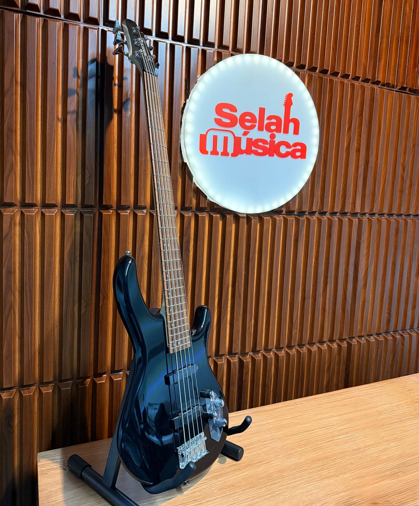 Bajo Eléctrico Cort Action Bass V Plus 5 Cuerdas – Black