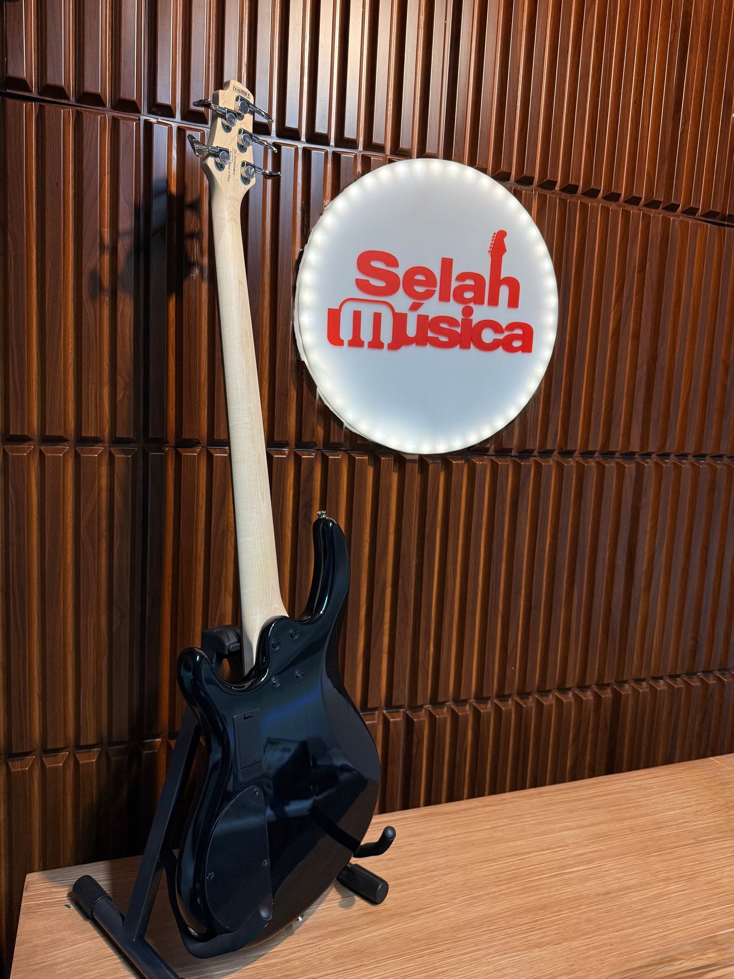 Bajo Eléctrico Cort Action Bass V Plus 5 Cuerdas – Black