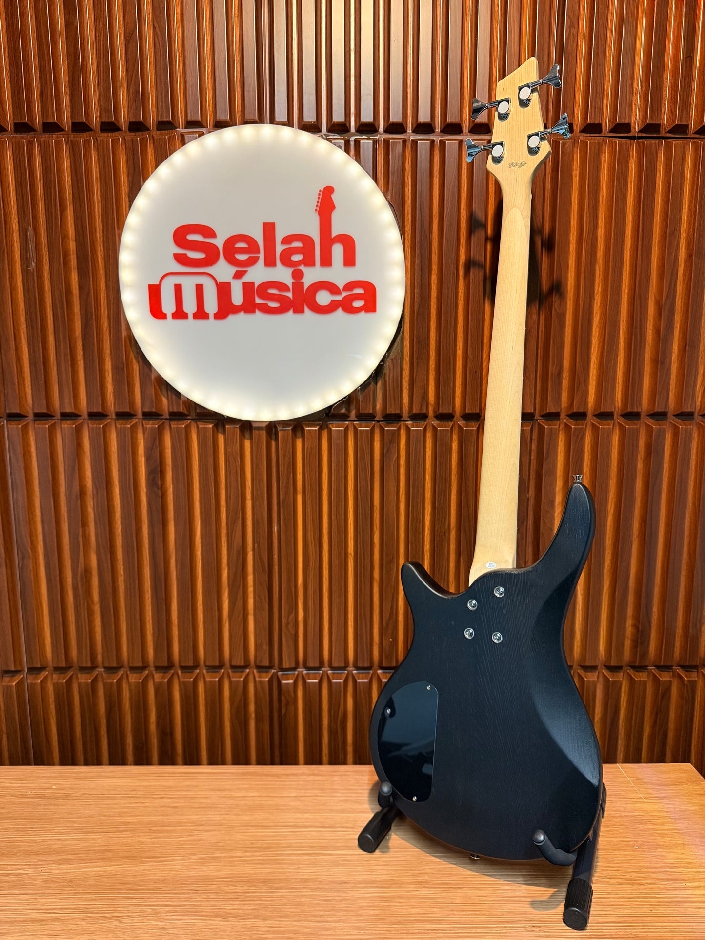 Bajo Eléctrico Stagg SBF-40 4 Cuerdas – Black