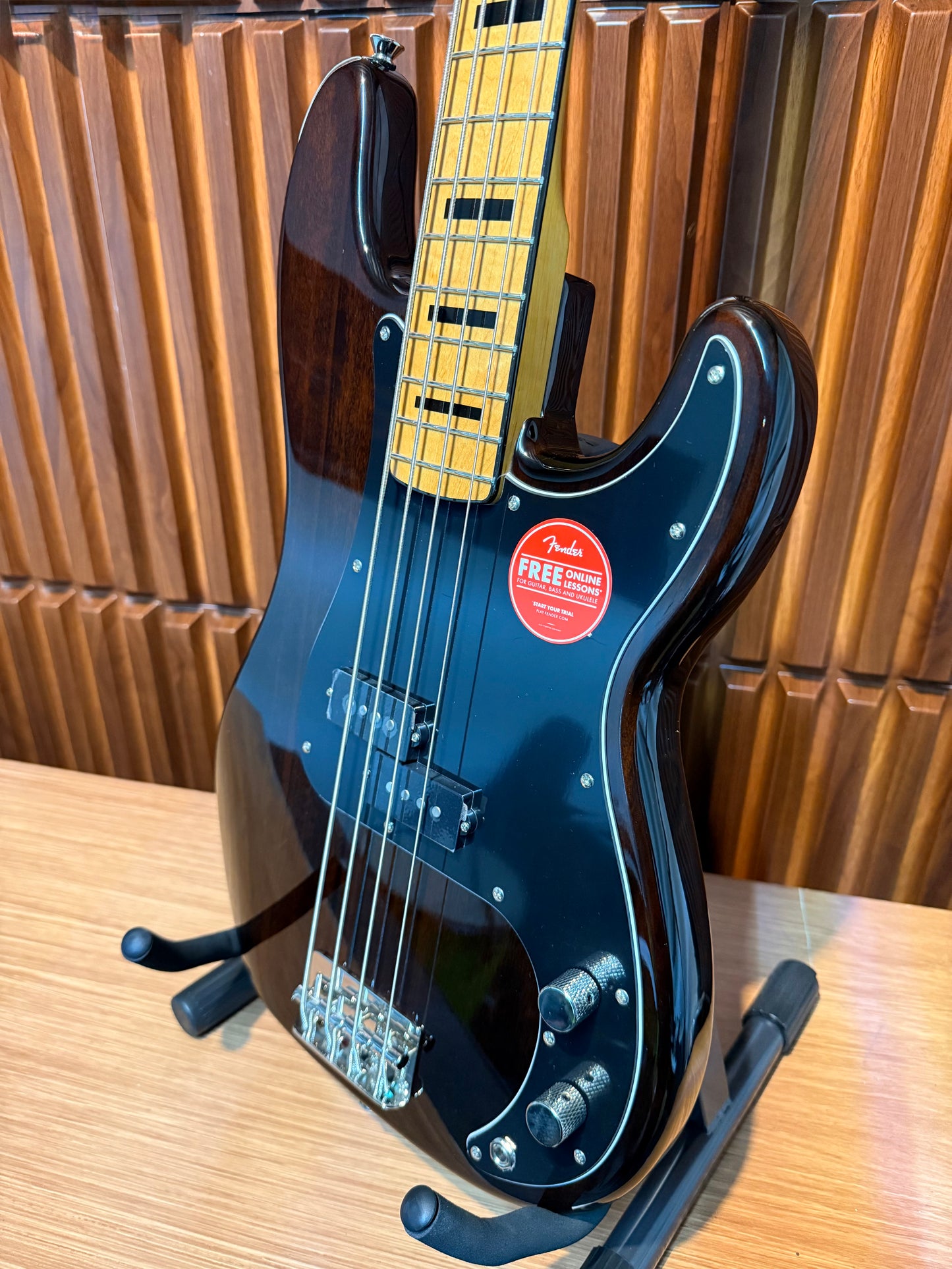 Bajo Eléctrico Squier Classic Vibe ‘70s Precision Bass 4 Cuerdas – Walnut