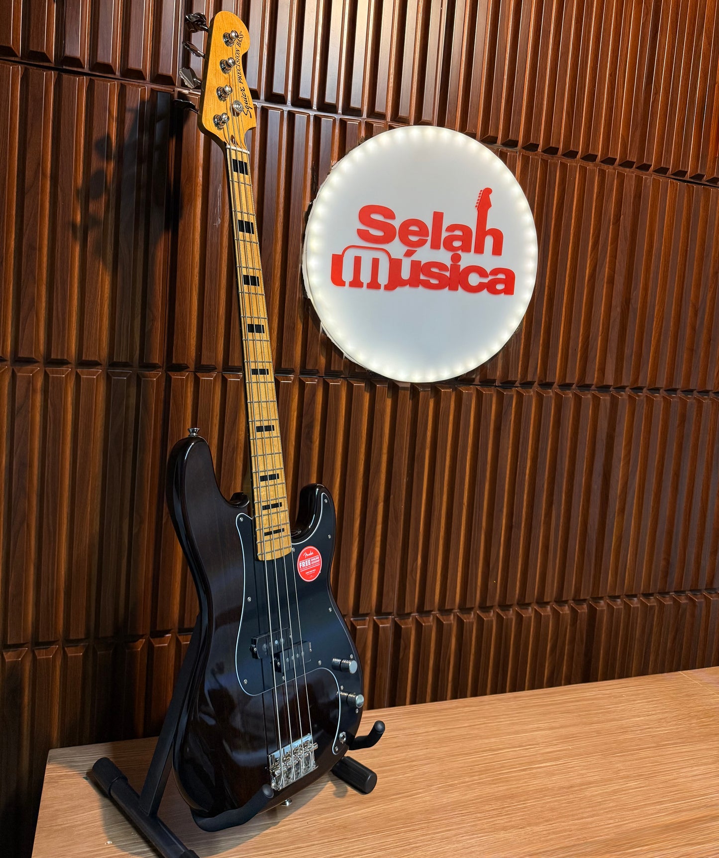 Bajo Eléctrico Squier Classic Vibe ‘70s Precision Bass 4 Cuerdas – Walnut