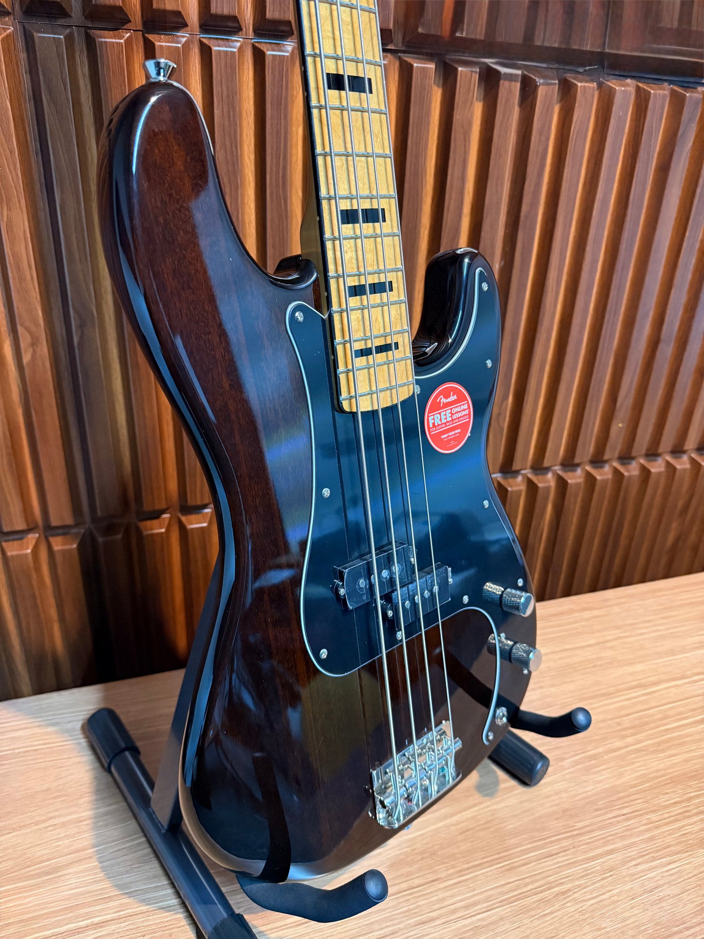 Bajo Eléctrico Squier Classic Vibe ‘70s Precision Bass 4 Cuerdas – Walnut