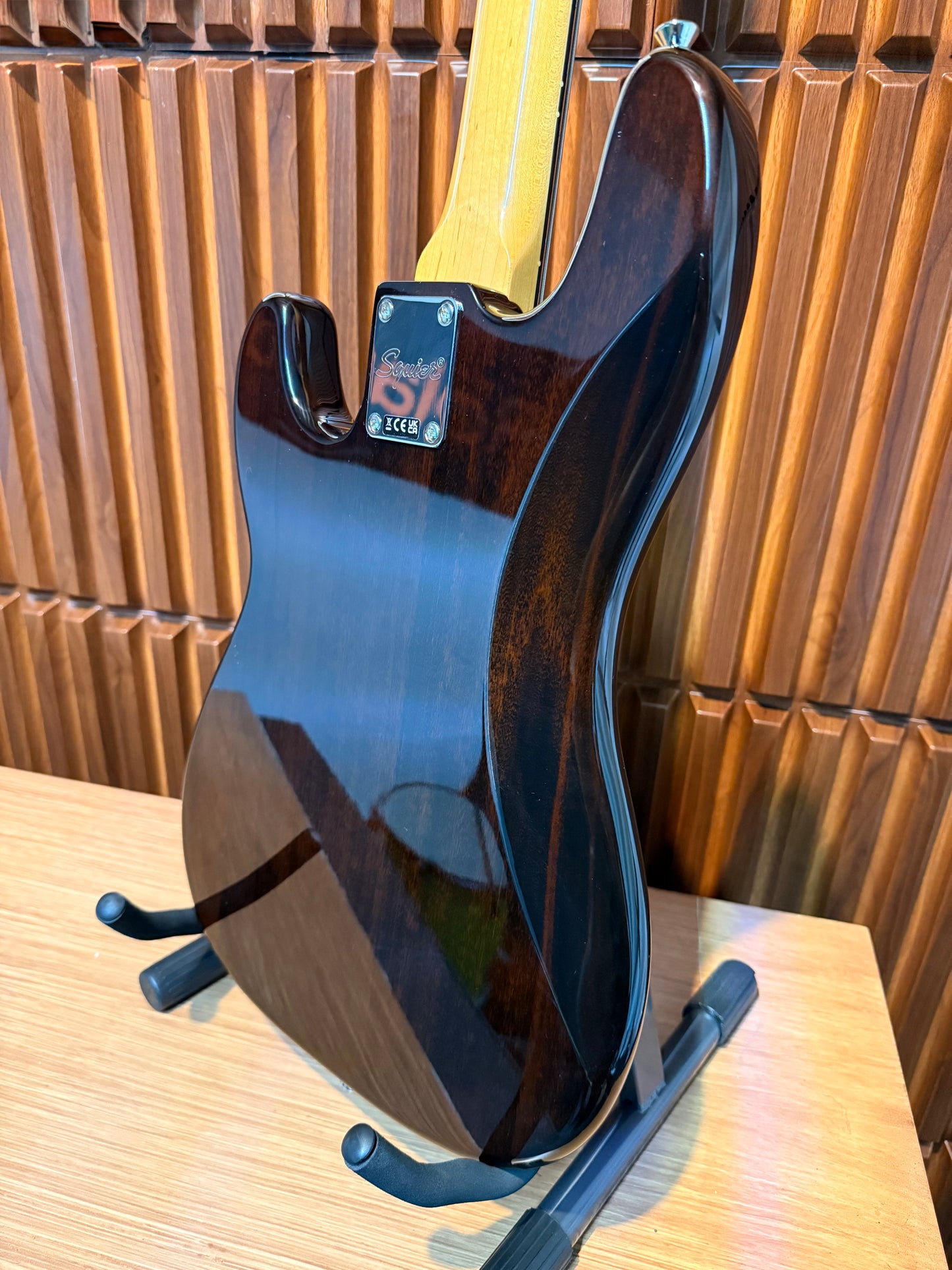 Bajo Eléctrico Squier Classic Vibe ‘70s Precision Bass 4 Cuerdas – Walnut