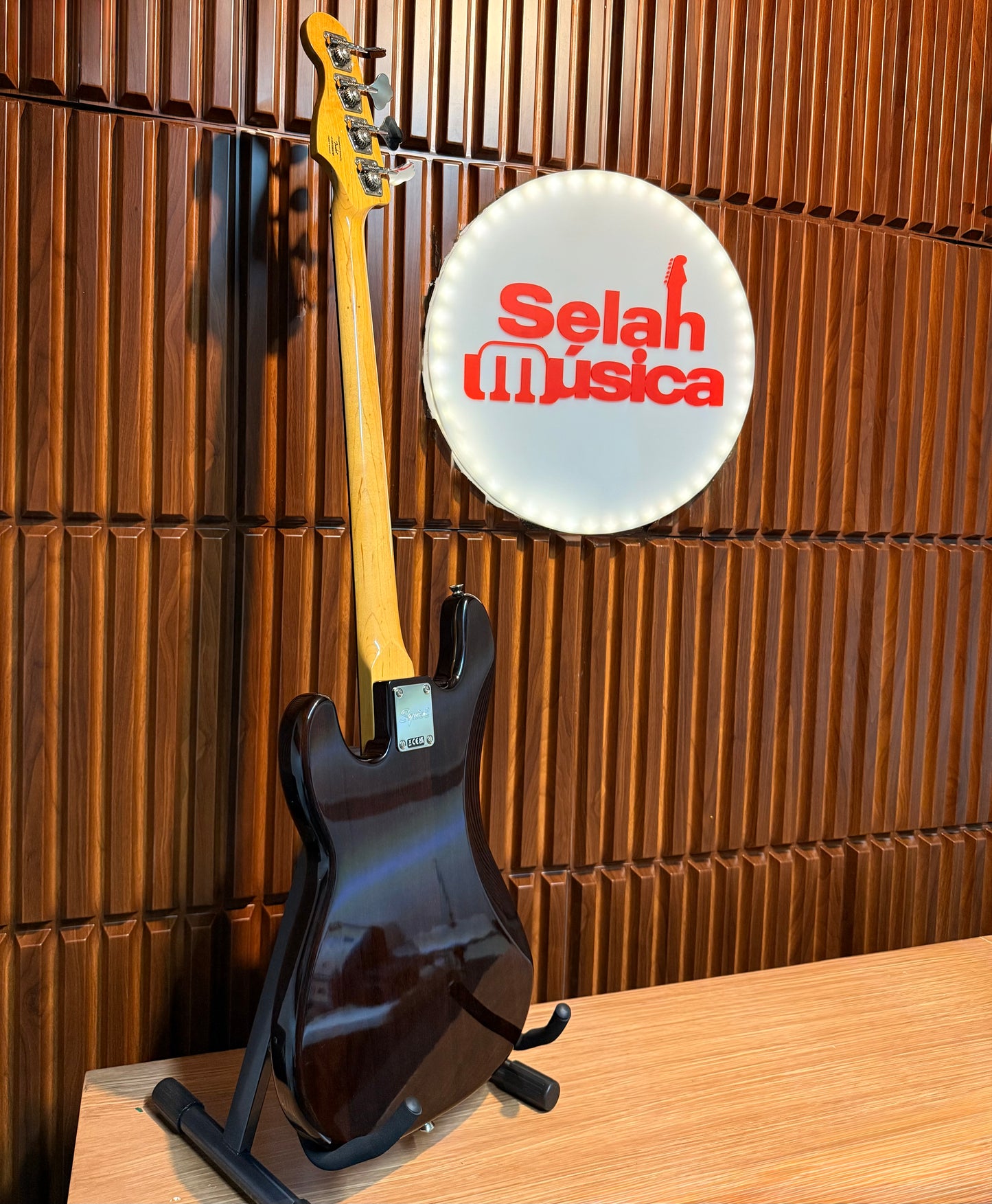Bajo Eléctrico Squier Classic Vibe ‘70s Precision Bass 4 Cuerdas – Walnut
