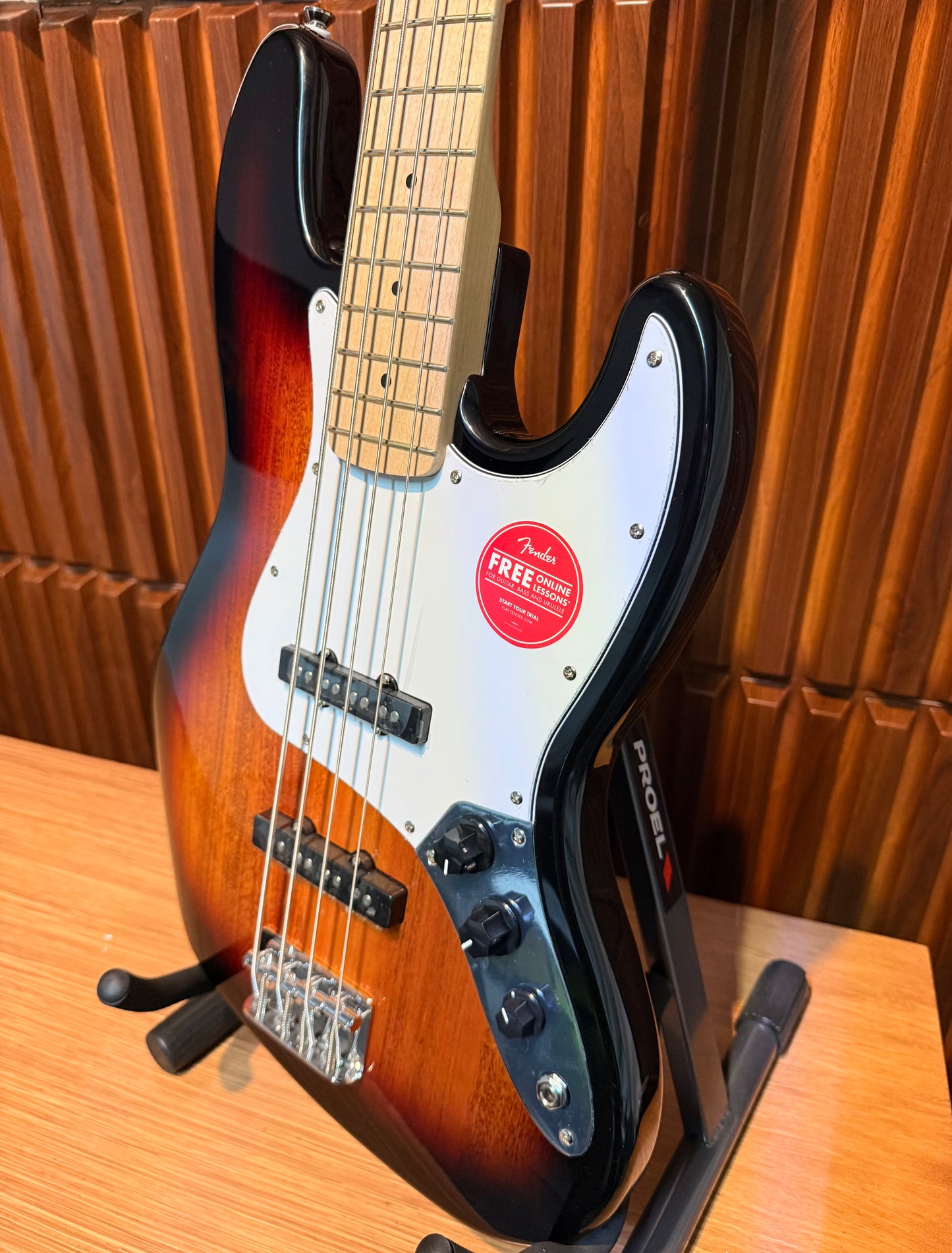Bajo Eléctrico Squier Affinity Jazz Bass 4 Cuerdas – 3-Color Sunburst