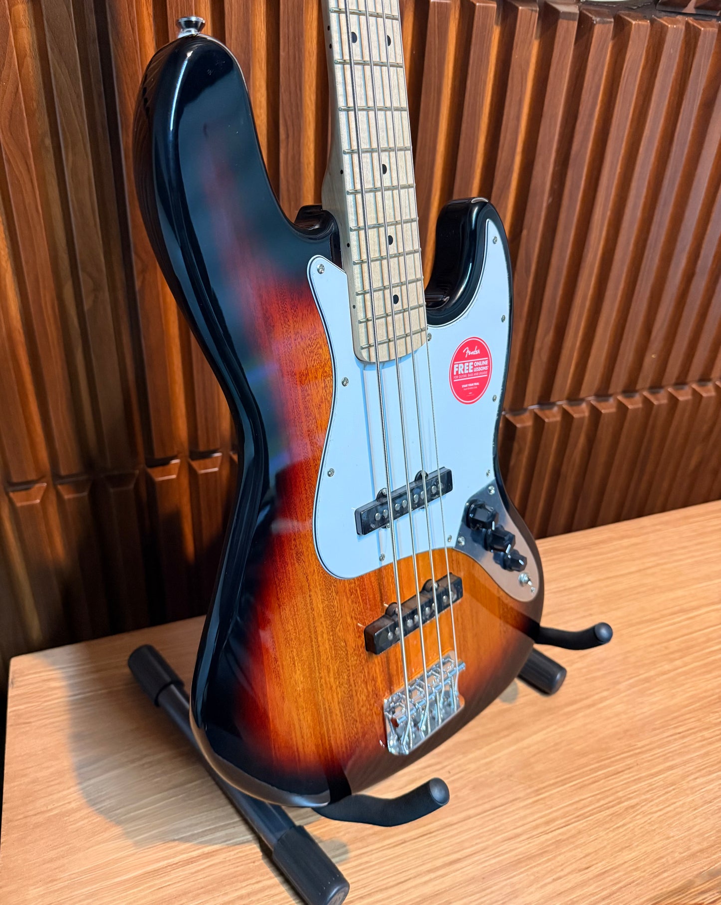 Bajo Eléctrico Squier Affinity Jazz Bass 4 Cuerdas – 3-Color Sunburst
