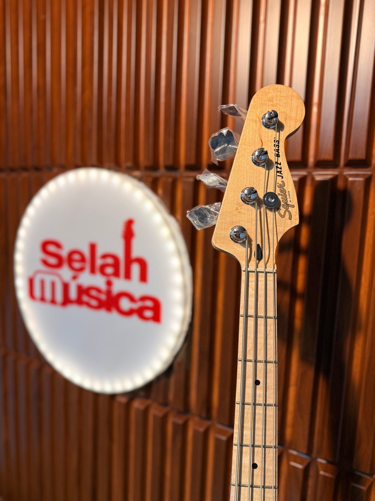Bajo Eléctrico Squier Affinity Jazz Bass 4 Cuerdas – 3-Color Sunburst