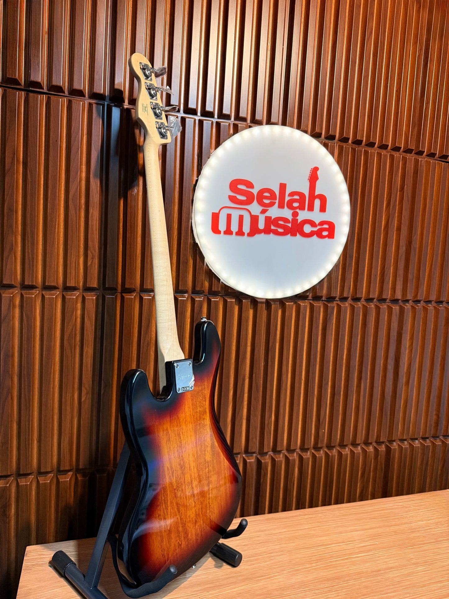 Bajo Eléctrico Squier Affinity Jazz Bass 4 Cuerdas – 3-Color Sunburst