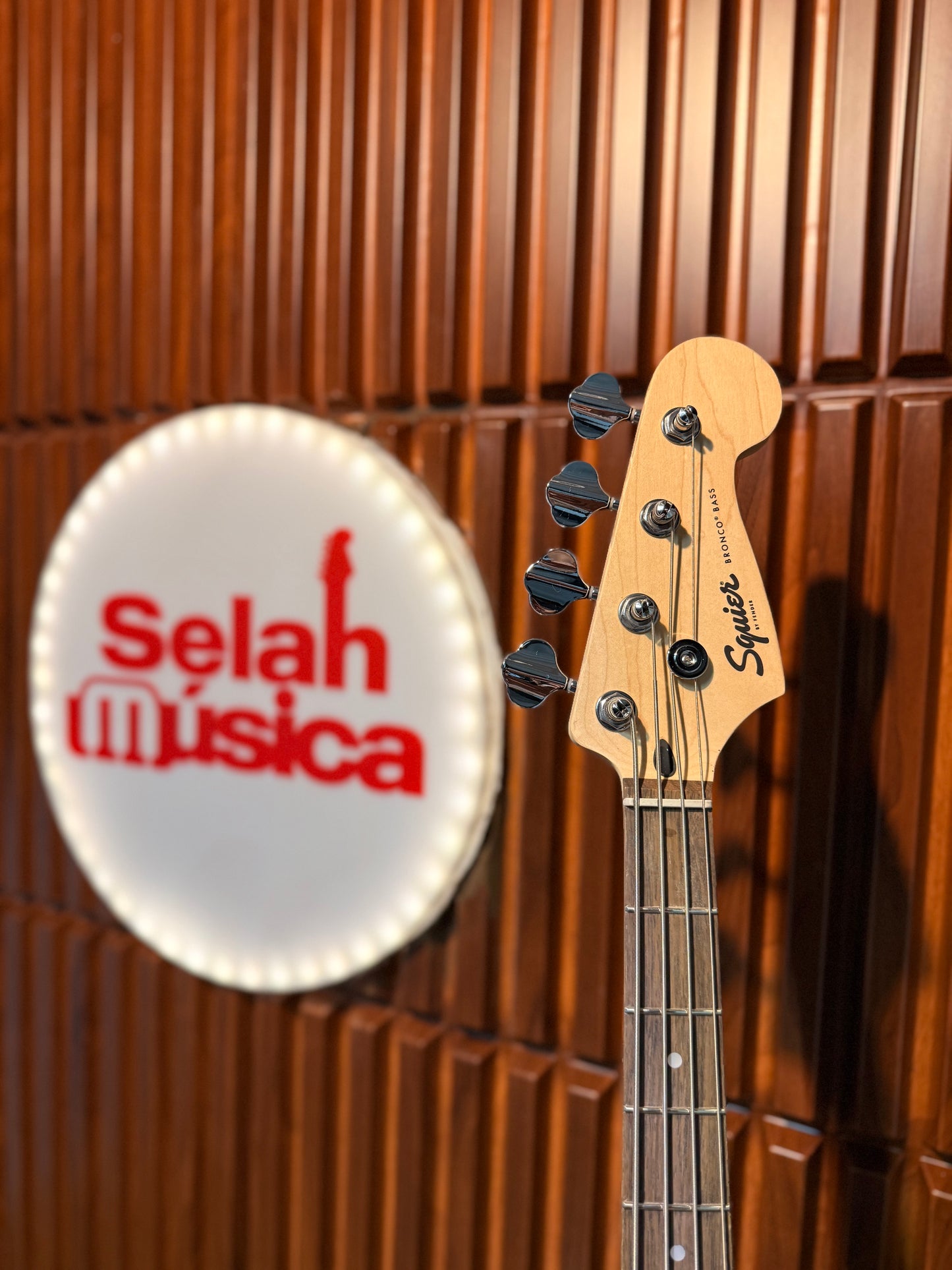 Bajo Eléctrico Squier Sonic Bronco Bass 4 Cuerdas – Black