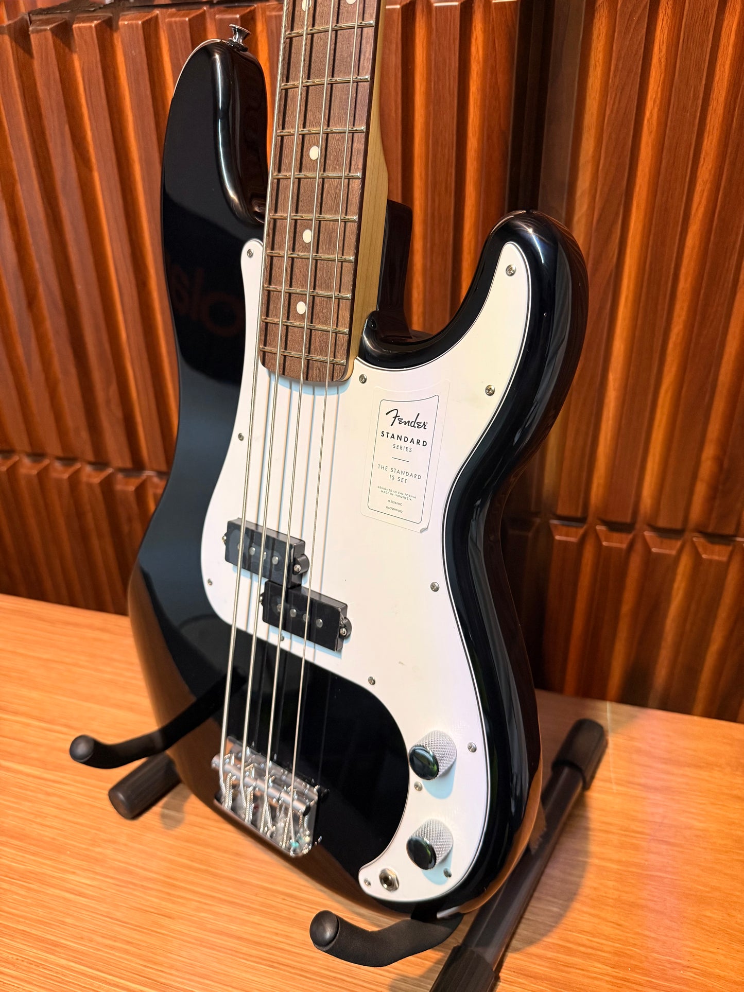 Bajo eléctrico Fender Standard Series Precision Bass – Black