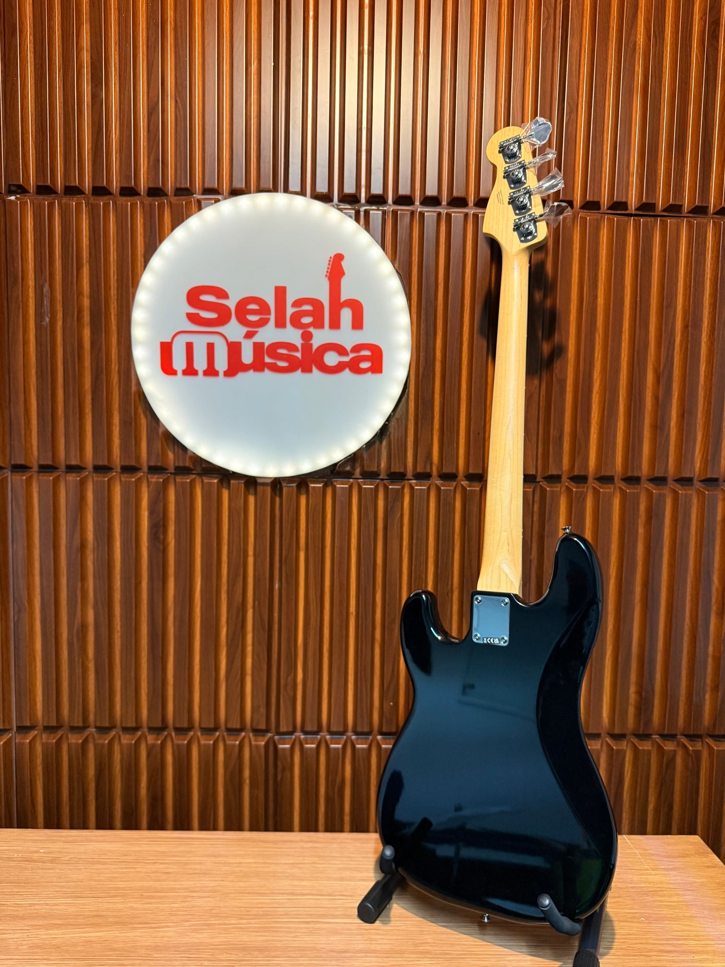 Bajo eléctrico Fender Standard Series Precision Bass – Black