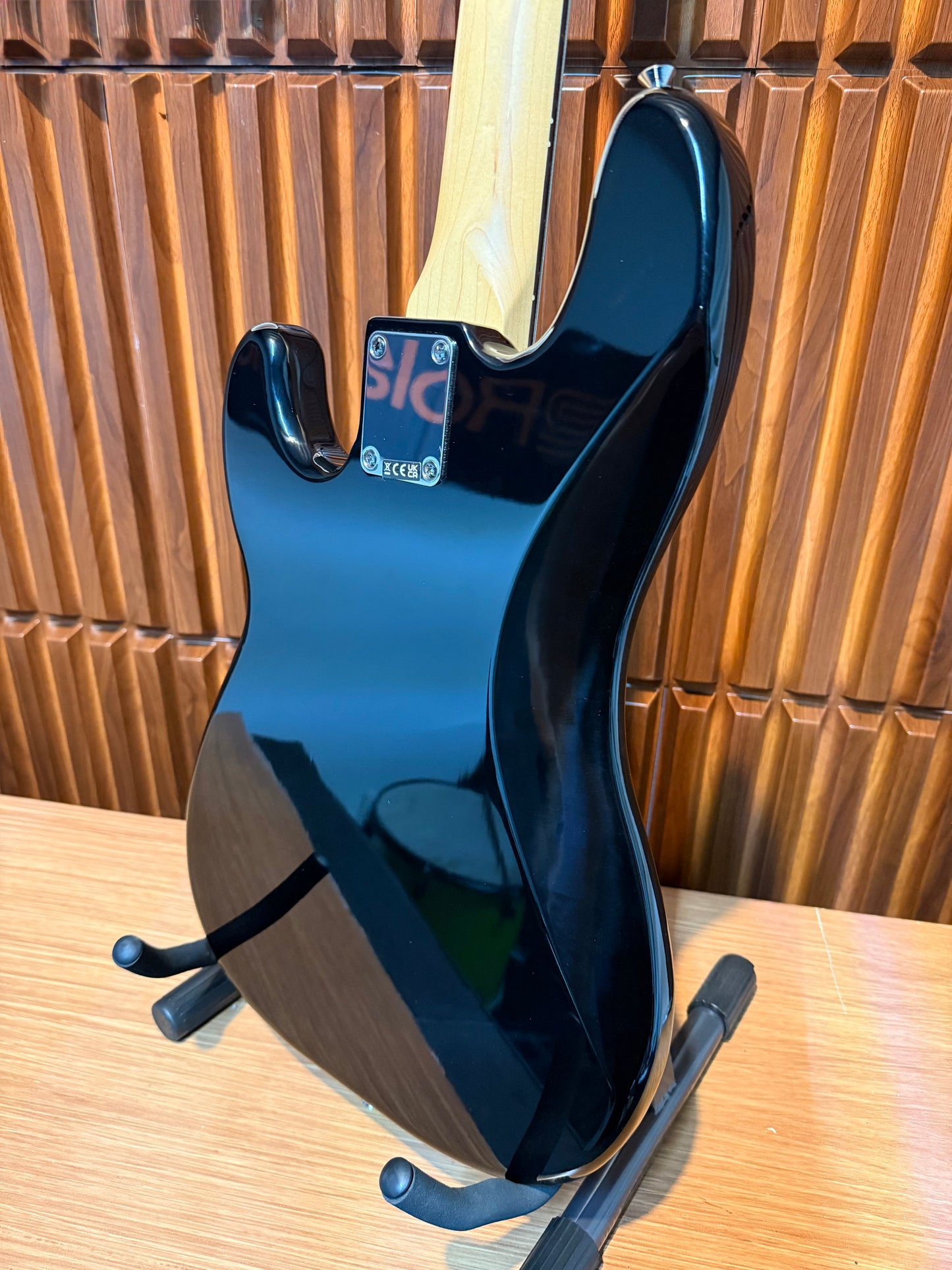 Bajo eléctrico Fender Standard Series Precision Bass – Black