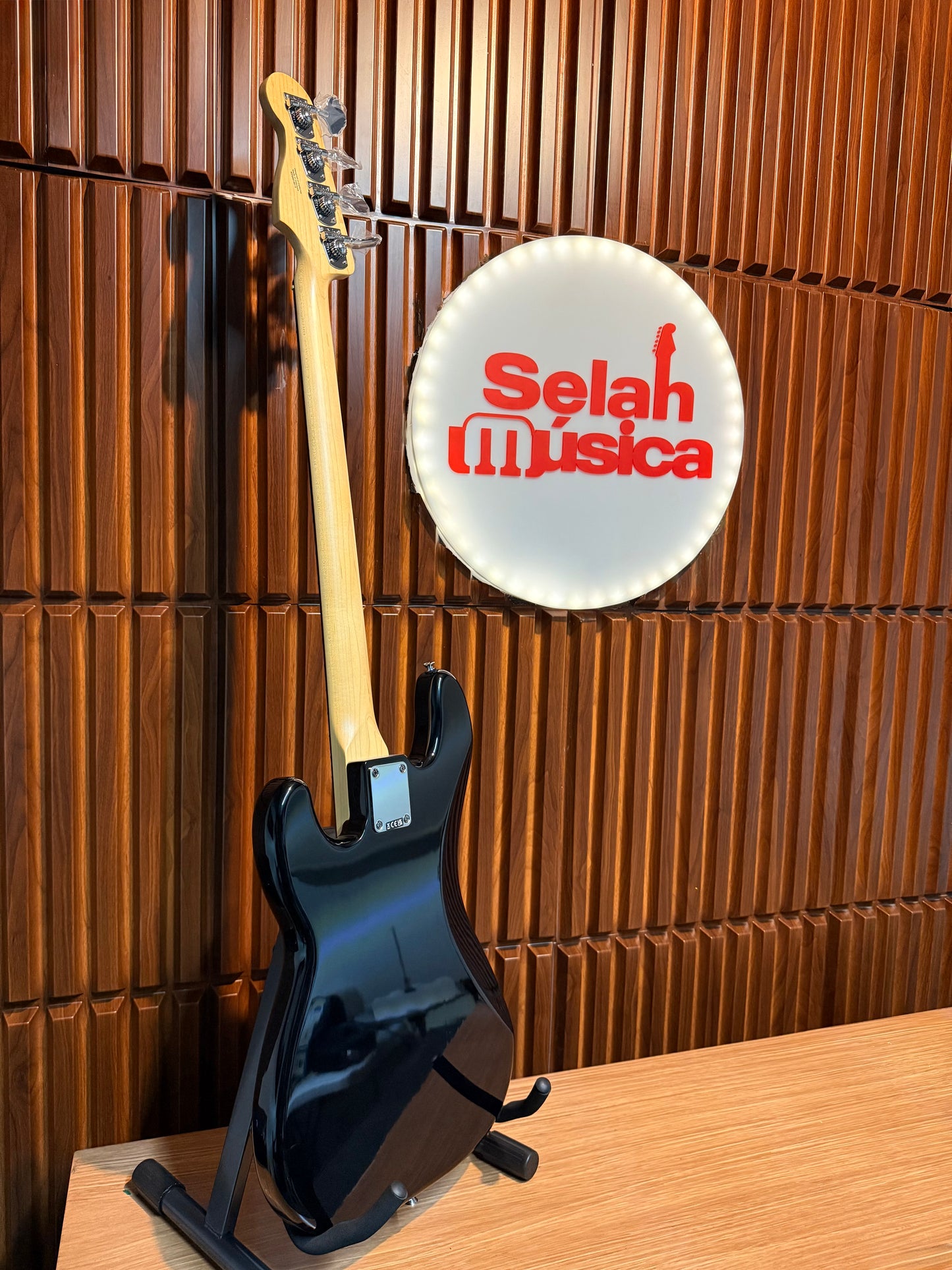 Bajo eléctrico Fender Standard Series Precision Bass – Black