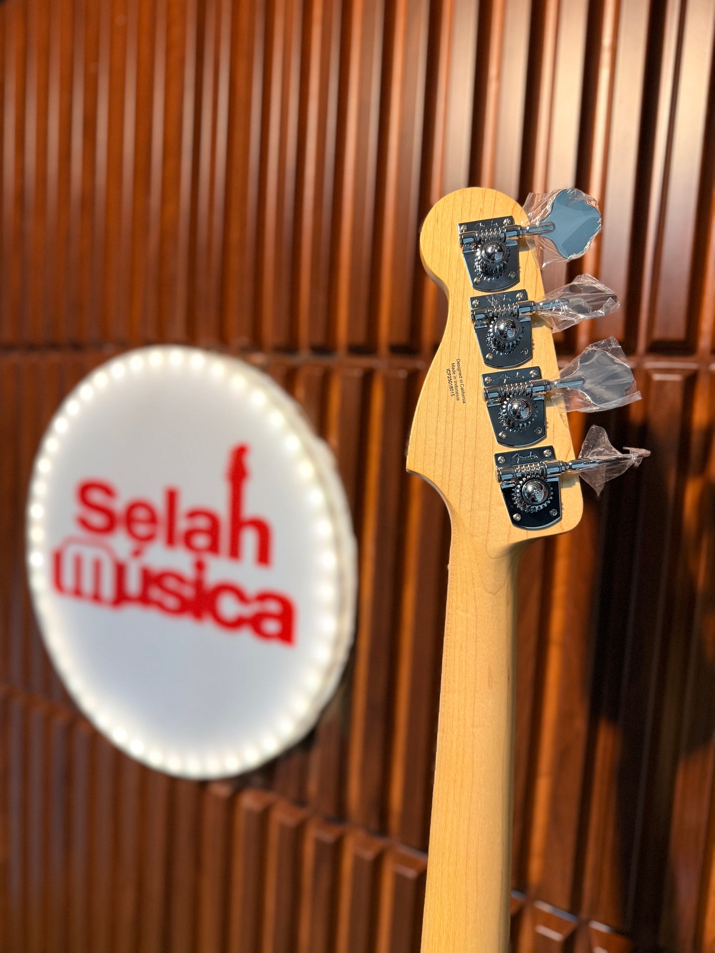 Bajo eléctrico Fender Standard Series Precision Bass – Black