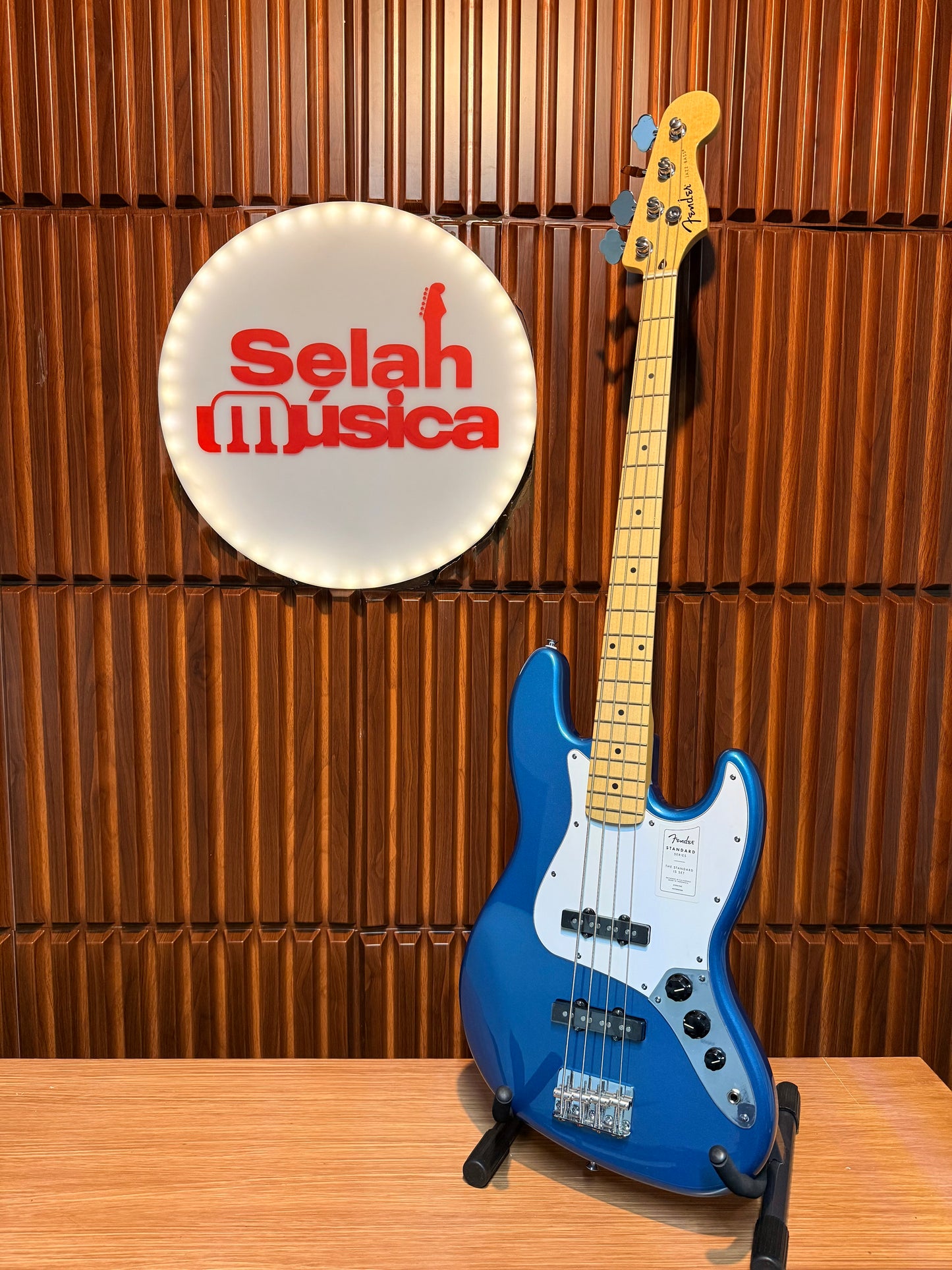 Bajo eléctrico Fender Standard Jazz Bass – Aqua Marine Metallic