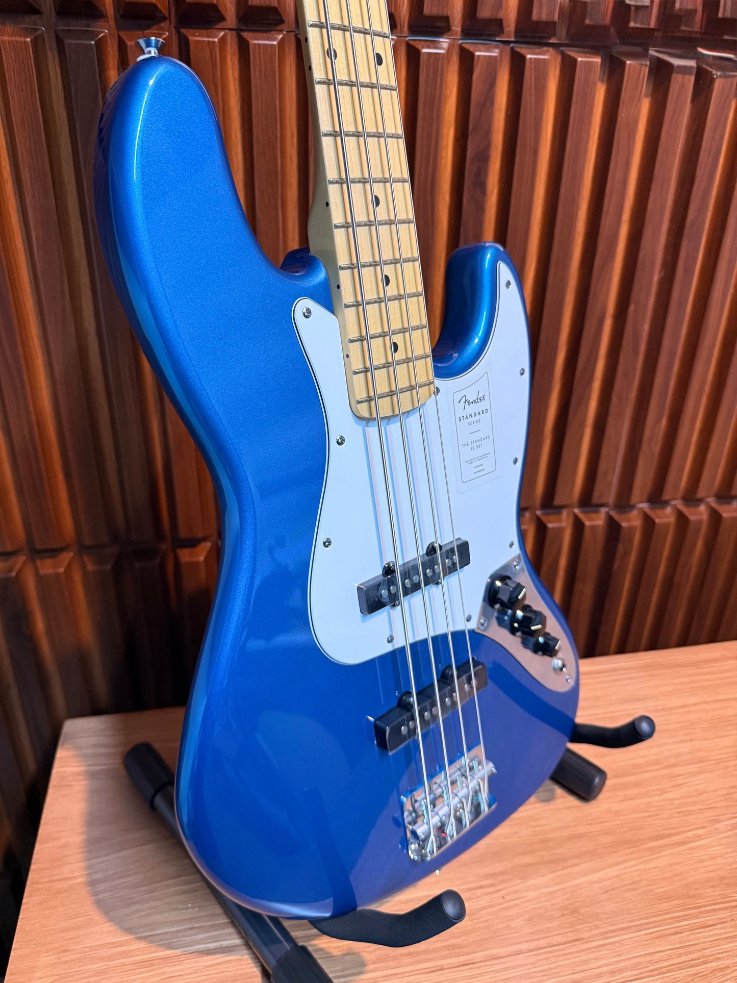 Bajo eléctrico Fender Standard Jazz Bass – Aqua Marine Metallic