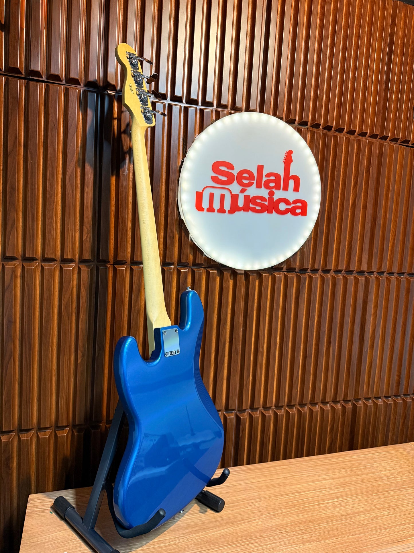 Bajo eléctrico Fender Standard Jazz Bass – Aqua Marine Metallic