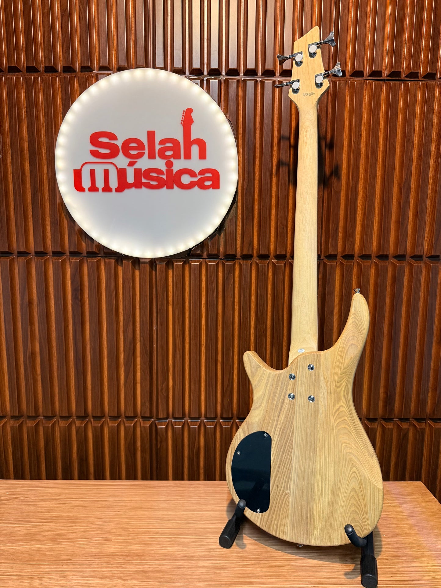 Bajo Eléctrico Stagg SBF-40 4 Cuerdas – Natural