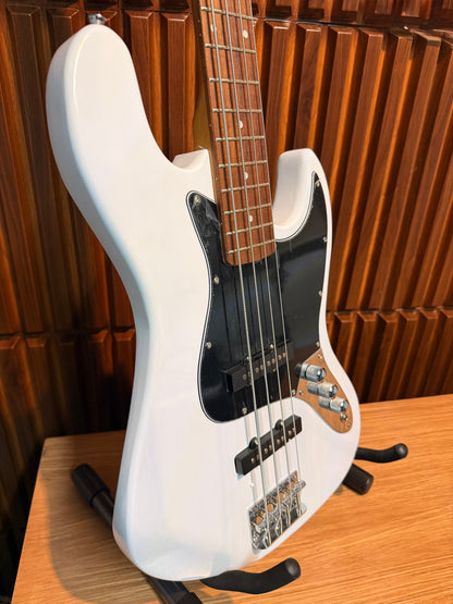 Bajo Eléctrico Stagg Standard “J” 4 Cuerdas – White Blonde