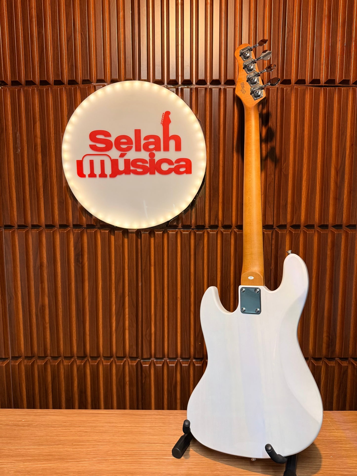 Bajo Eléctrico Stagg Standard “J” 4 Cuerdas – White Blonde